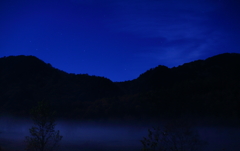 青い夜　　三題　　　　真夜中の霧