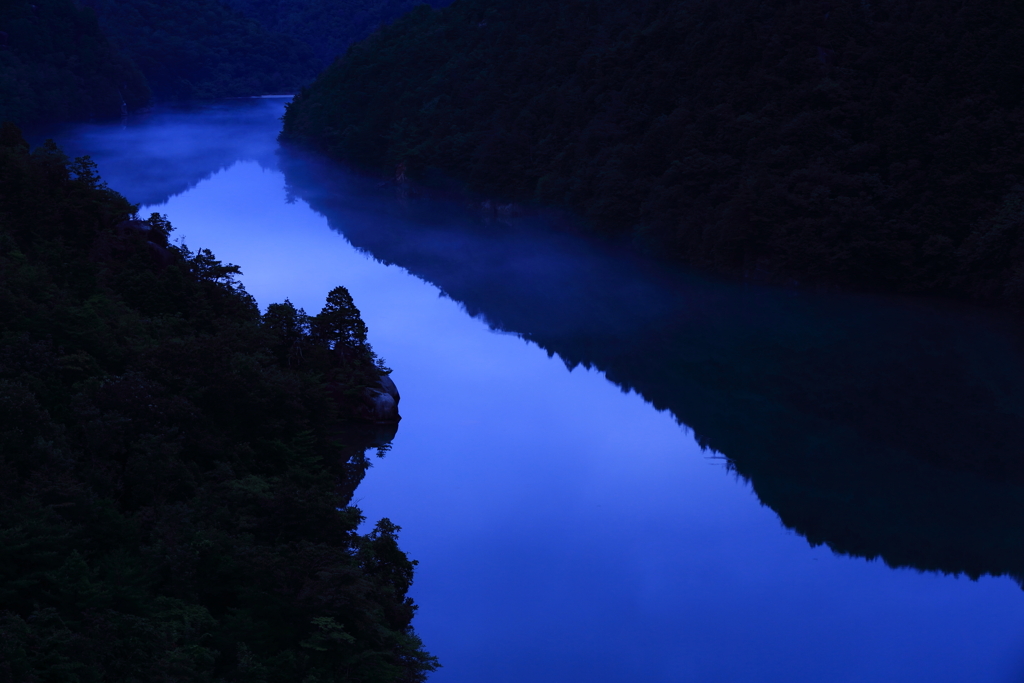 曇天の夜明けでも・・