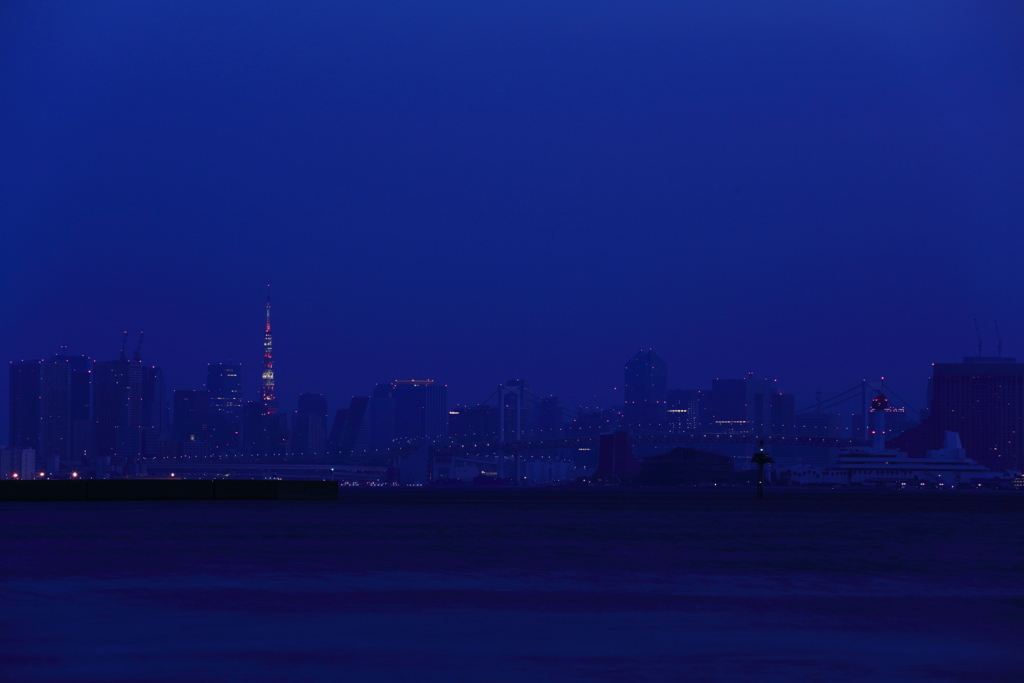 湾岸物語　（カラー編）　三題　青い時間の中の存在感・・