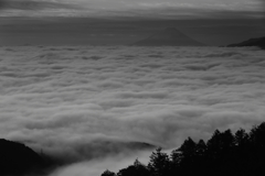 雲海と霊峰