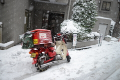雪の日　東京　郵便配達