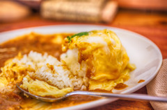 ファーマーズ・カフェ 風土さん　オムカレー食事中