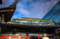 台北、寺院、水龍の屋根飾り