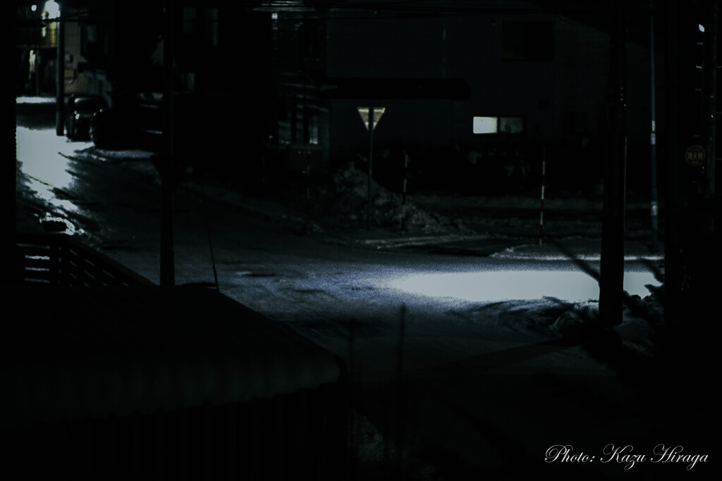 初冬の夜の交差点