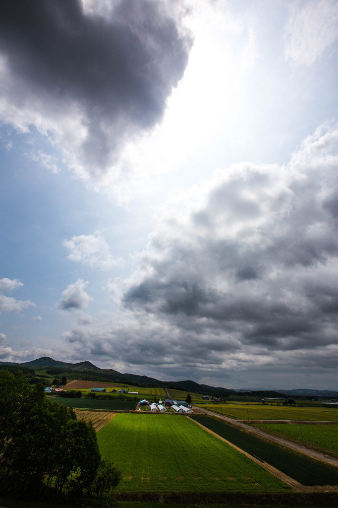 雲の切れ間から