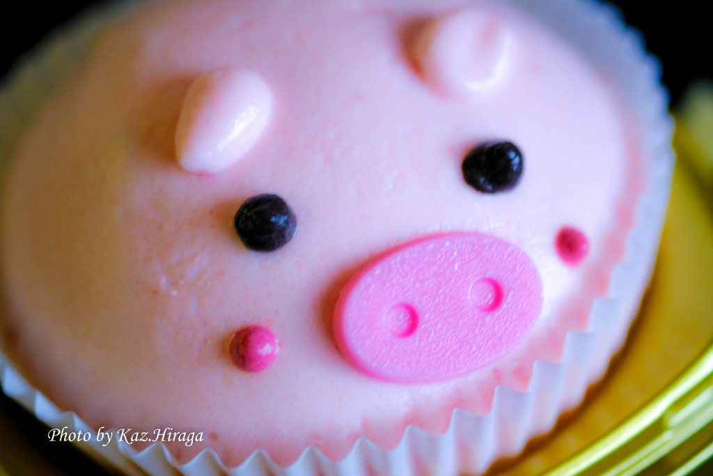 ぶたさん　イチゴのムースケーキ