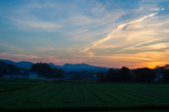 －夕焼け－　畑・山・雲