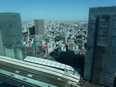 JPタワーから東京駅越しに望む