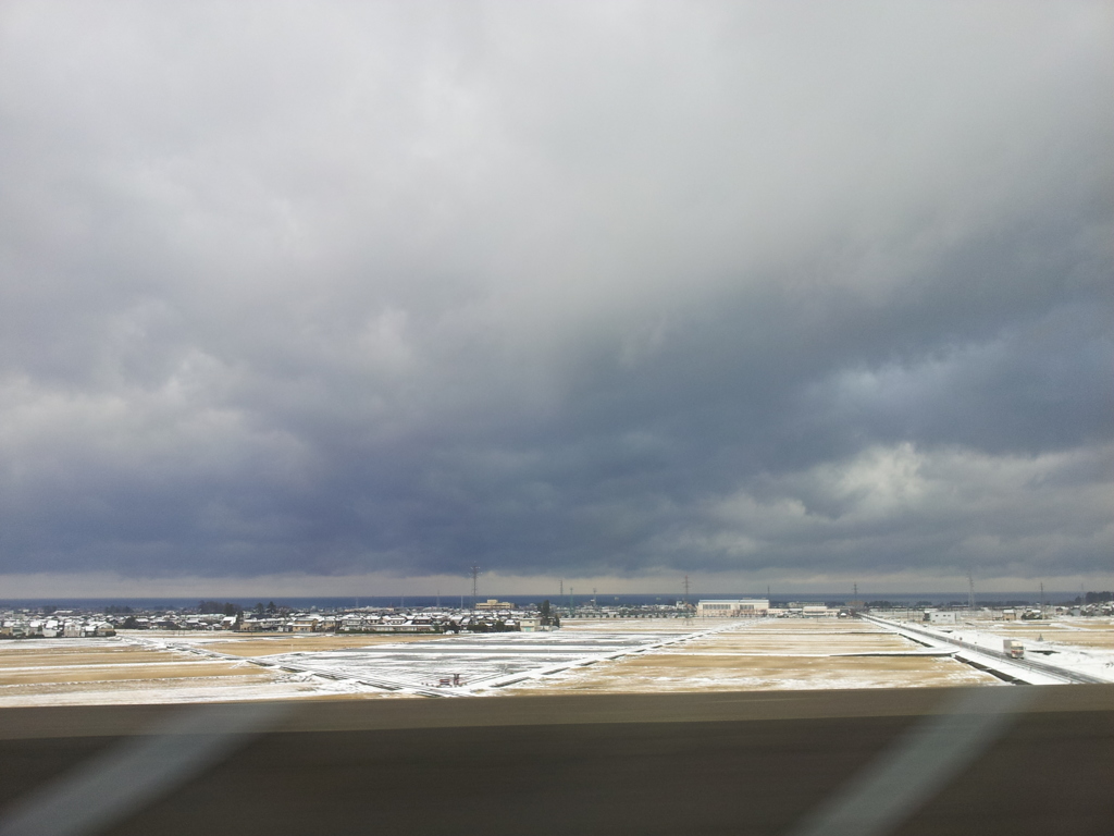 2017/01/12_北陸新幹線から日本海の空を望む