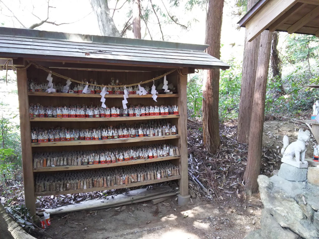 2018/04/01_外秩父山中の稲荷神社