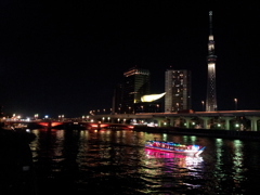 2015/10/08_夜の隅田川とスカイツリー、スーパードライホールに屋形船