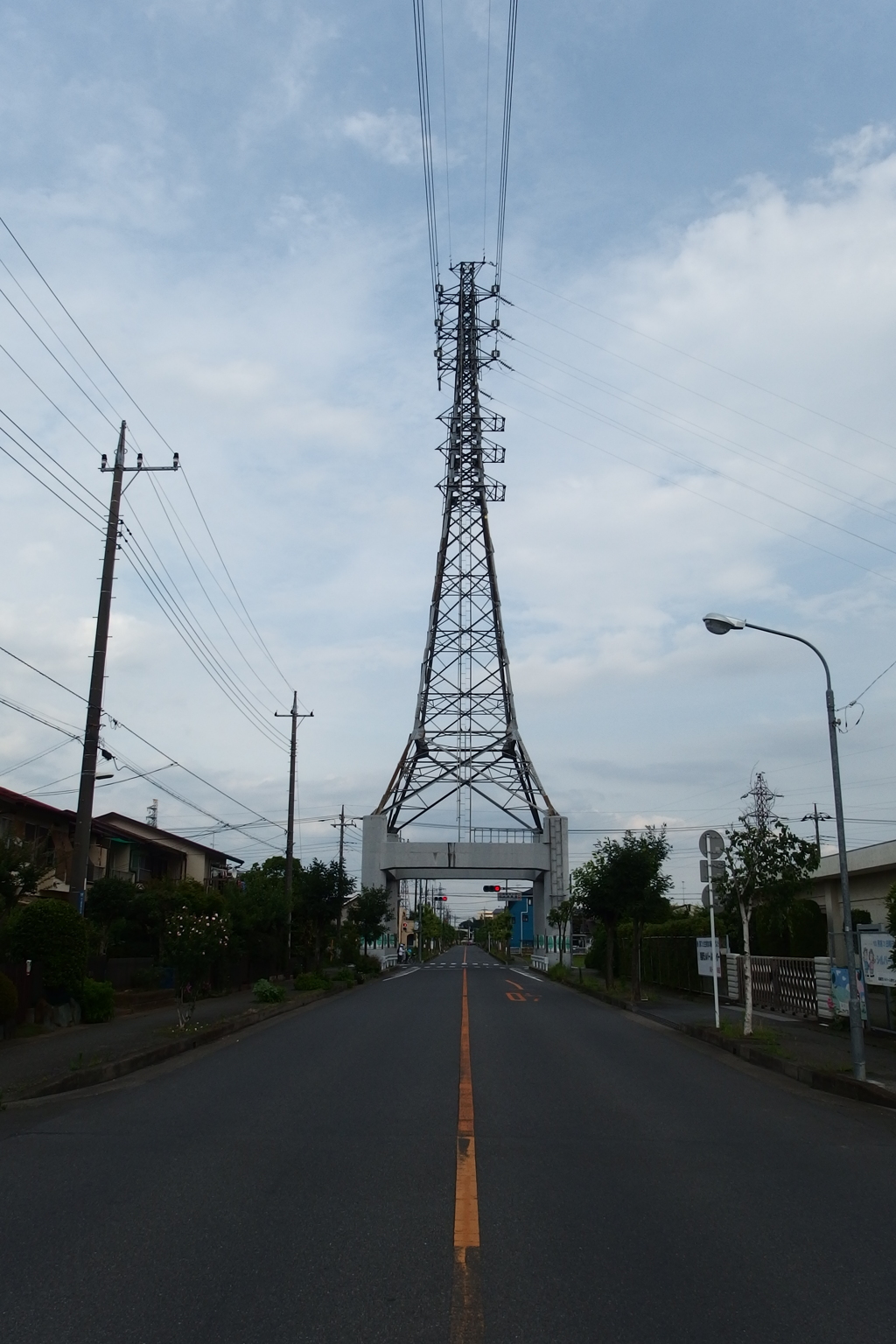 2015/06/20_道を跨ぐ鉄塔