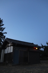 2014/05/10_夕暮れの消防小屋