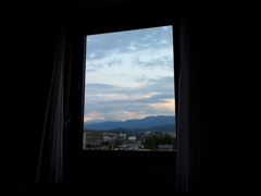 2017/06/15_宿から夕暮れの立山連峰を望む