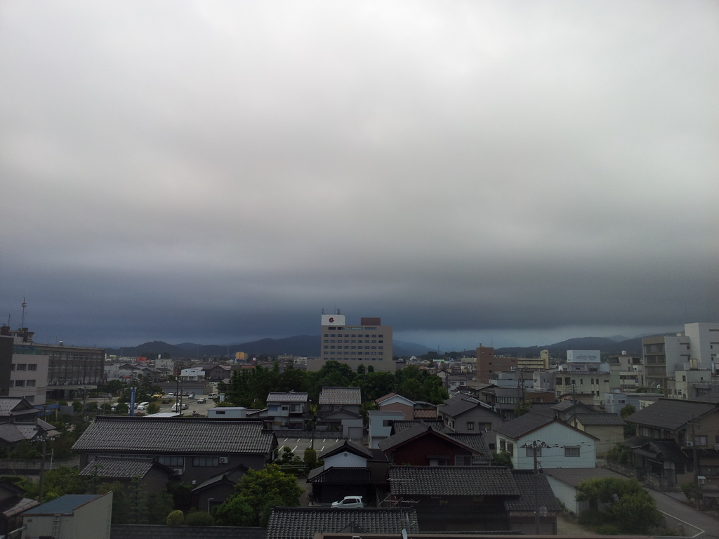 2017/06/16_宿から朝の立山連峰を望む