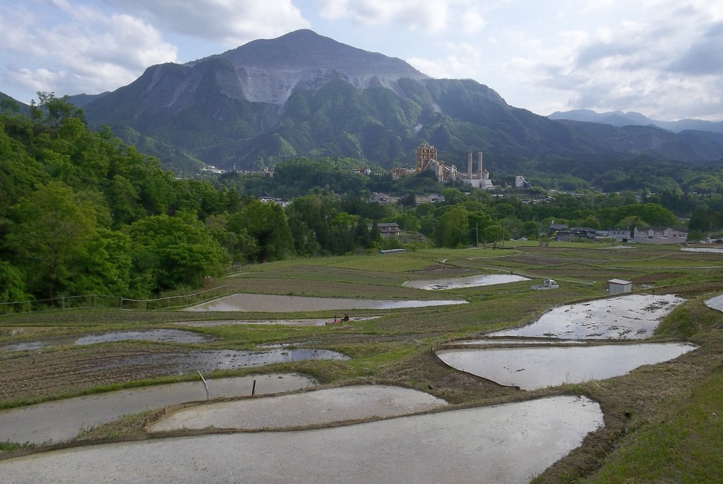 2015/05/04_寺坂棚田と武甲山