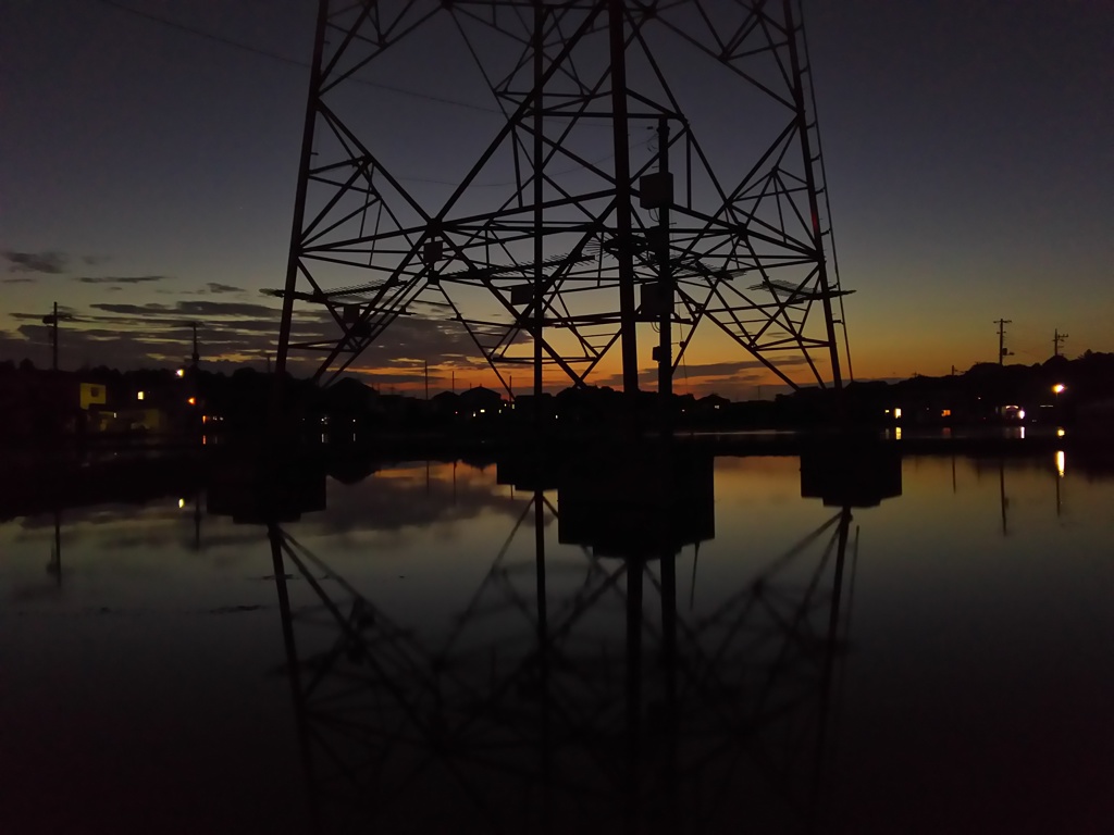 2017/05/04_水田の中の鉄塔の夕暮れ