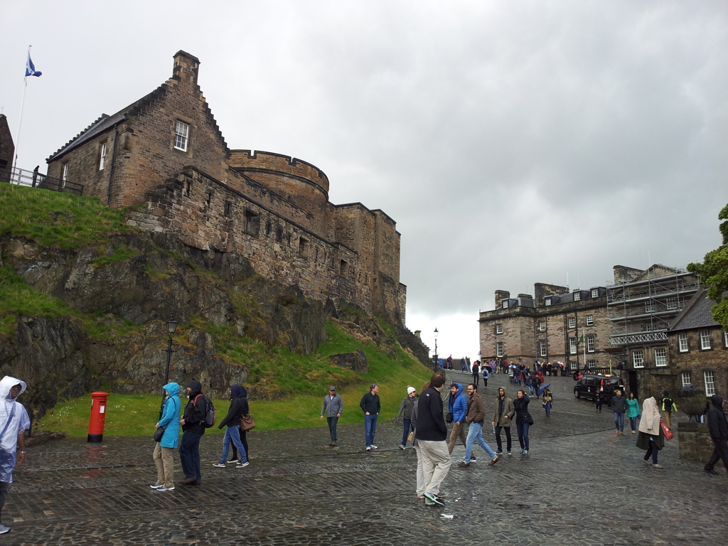 2016/05/21_エディンバラ城の驟雨止みかけ