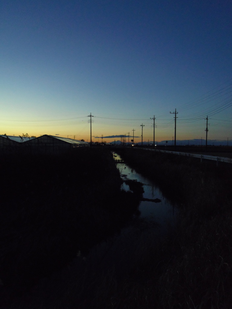 2016/12/24_用水路の夕暮れ