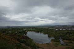 2016/05/20_クィーンズ・ドライブからダディングストン湖を望む
