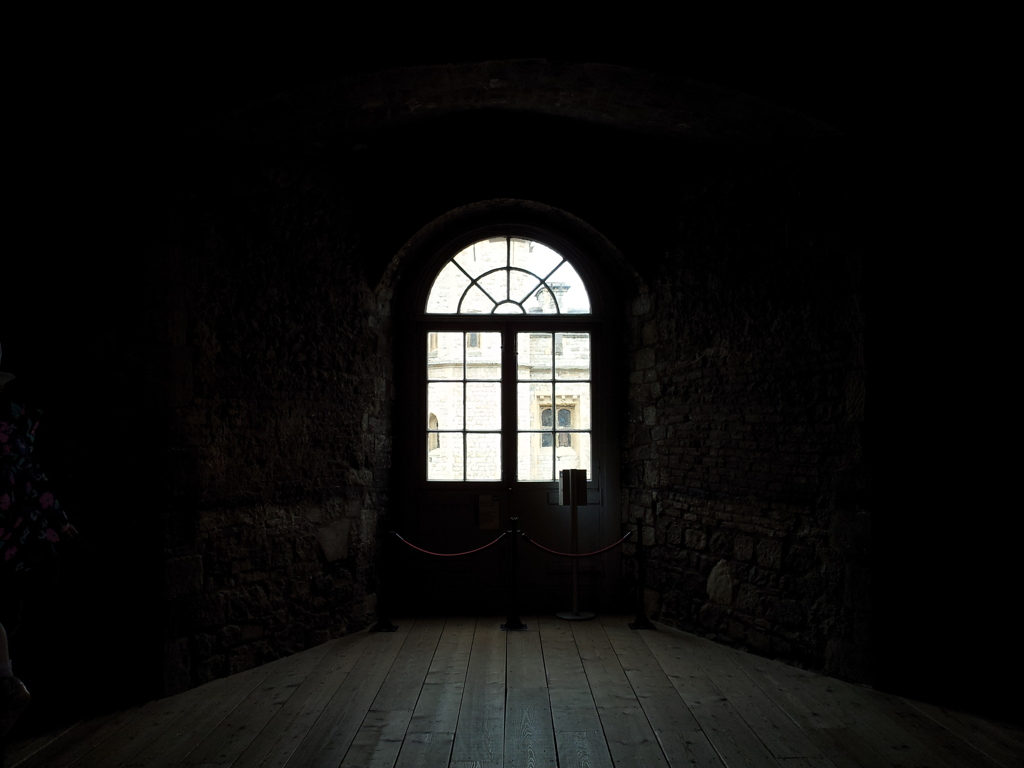 2016/05/19_ロンドン塔 ホワイト・タワーの窓