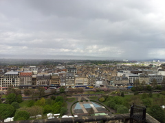 2016/05/21_エディンバラ城から新市街とフォース湾を望む