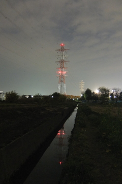 2014/11/30_夜の鉄塔と用水路