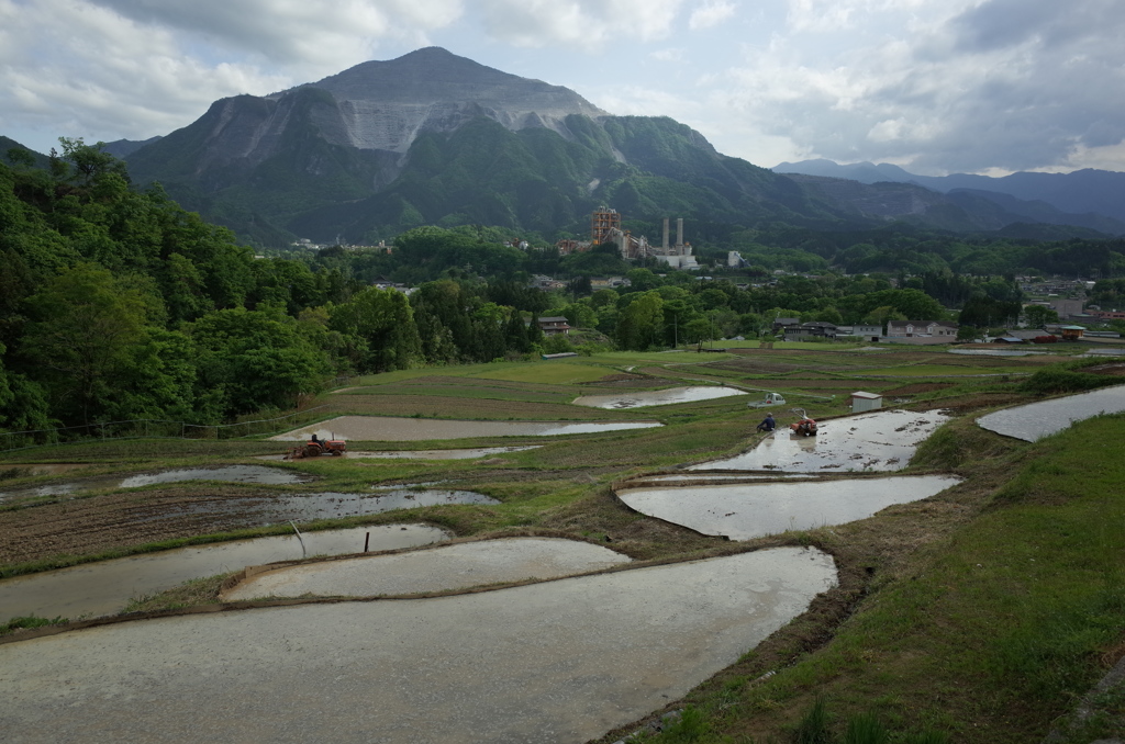 2015/05/04_寺坂棚田と武甲山