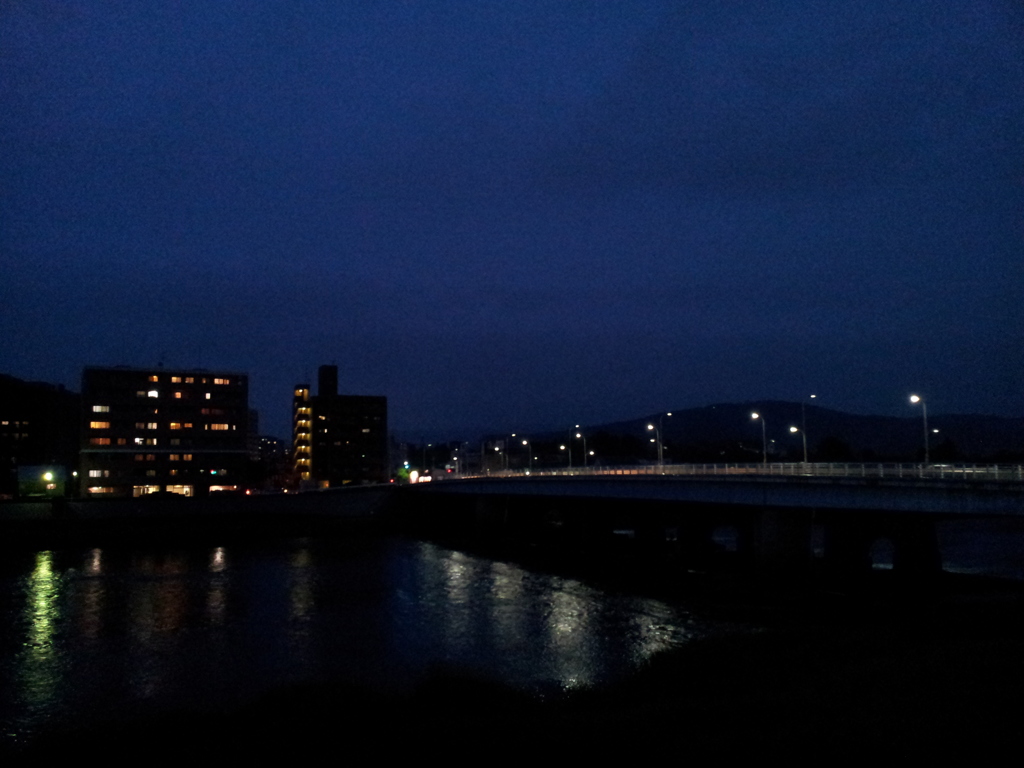 2016/07/16_夜の北上川と明治橋