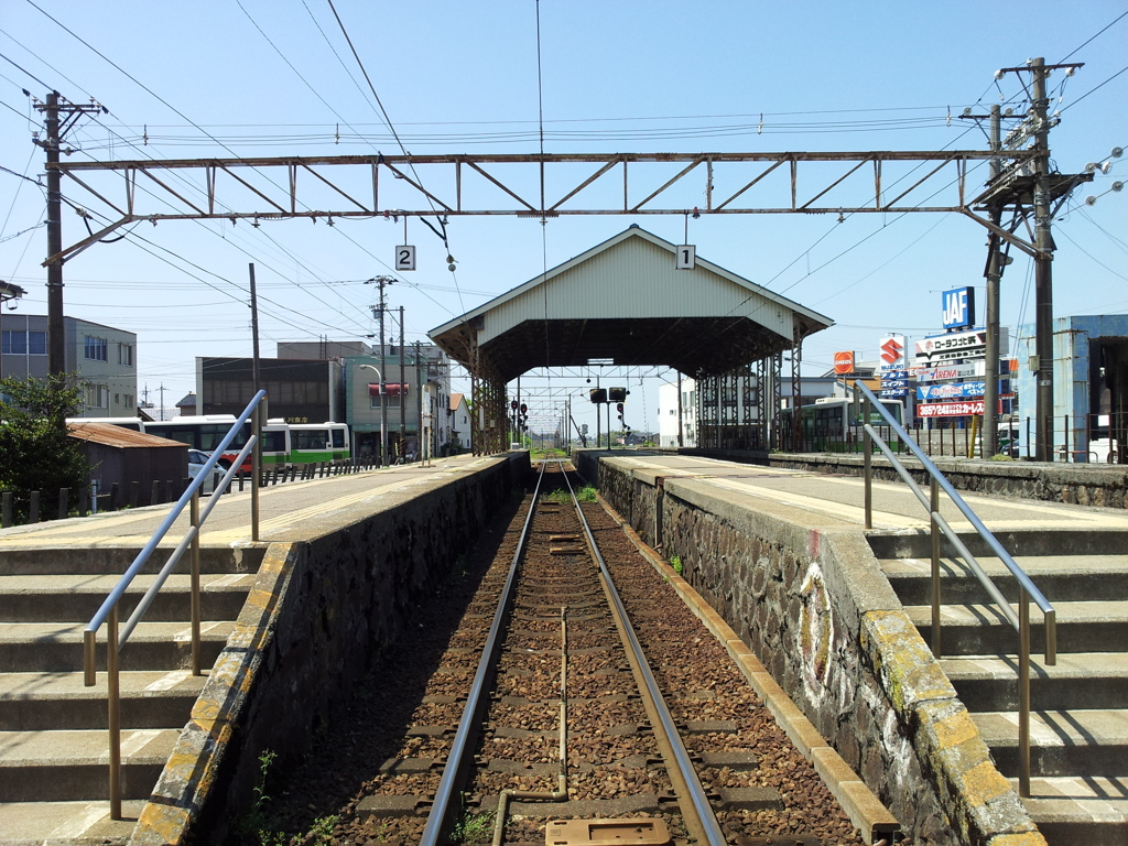 2018/04/21_電鉄黒部駅から線路を望む