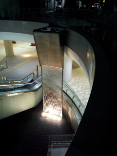 2016/05/11_夜の金沢駅 広場の水景