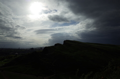 2016/05/20_アーサーズ・シートから旧市街とソールズベリー・クラッグス