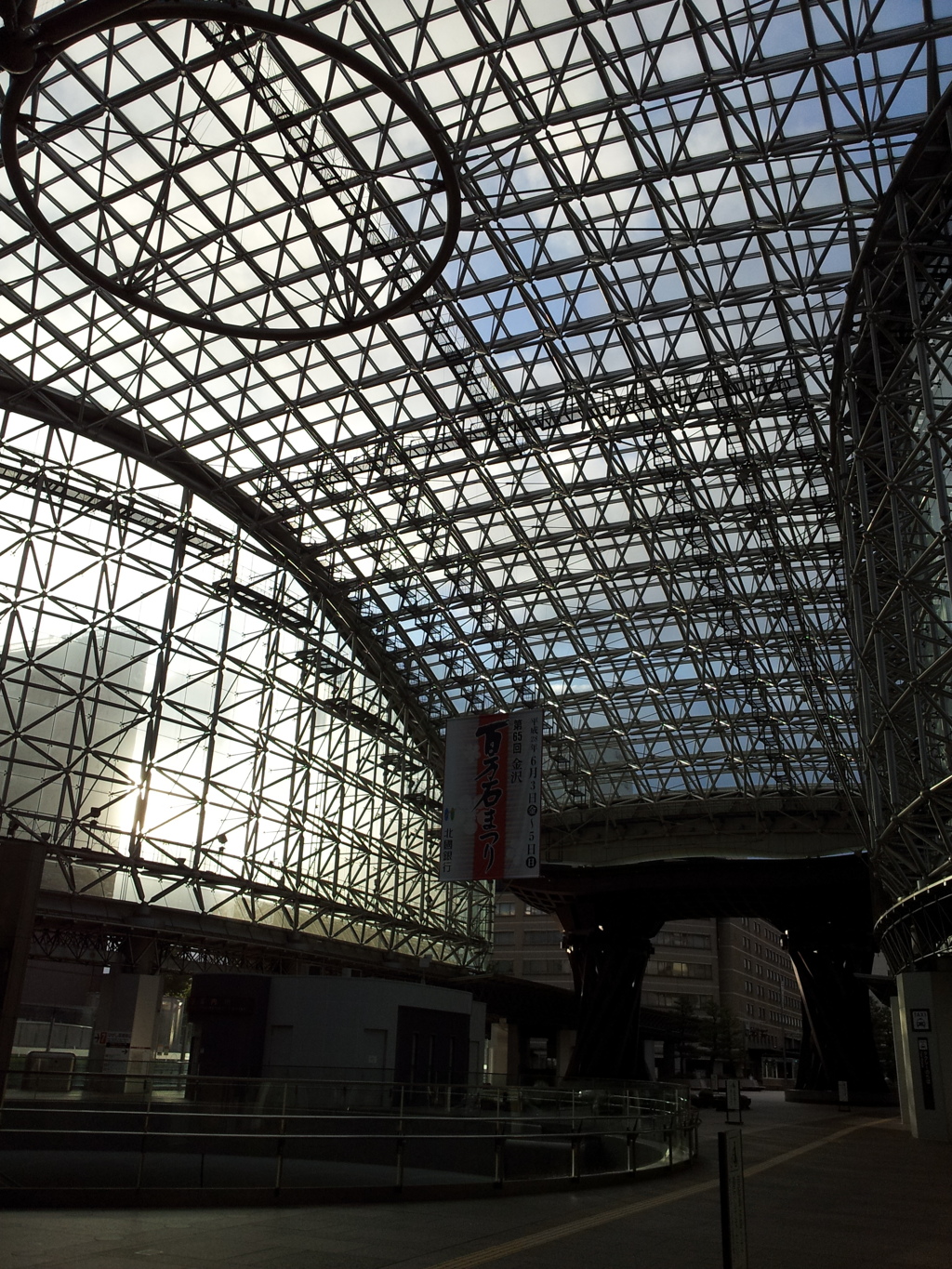 2016/05/12_金沢駅 もてなしドームと鼓門