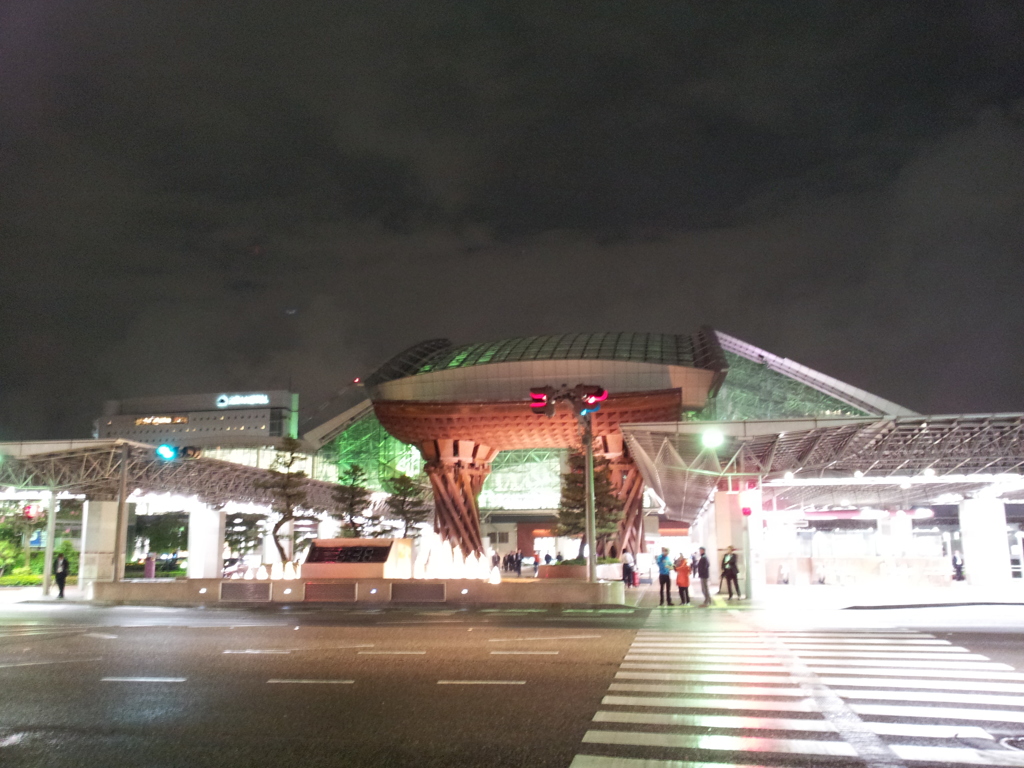 2016/05/11_夜の金沢駅 鼓門ともてなしドーム