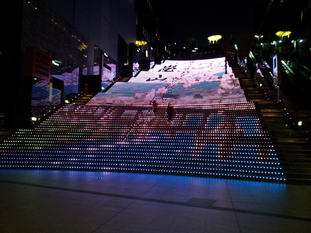 2019/04/12_京都駅 室町小路広場から大階段を望む