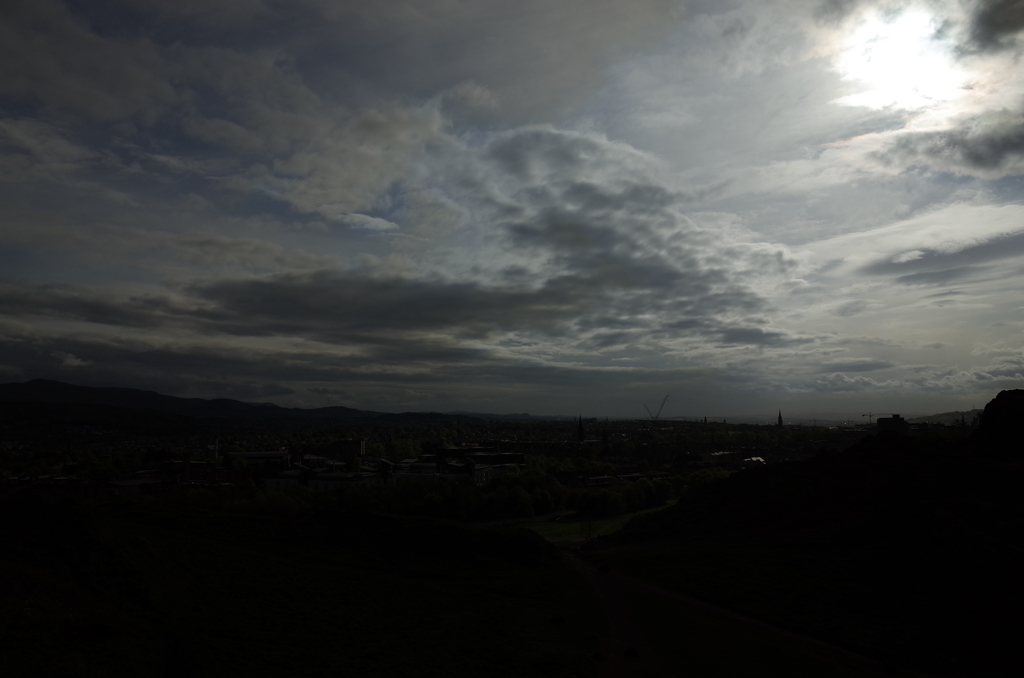 2016/05/20_アーサーズ・シートからエディンバラ旧市街を望む