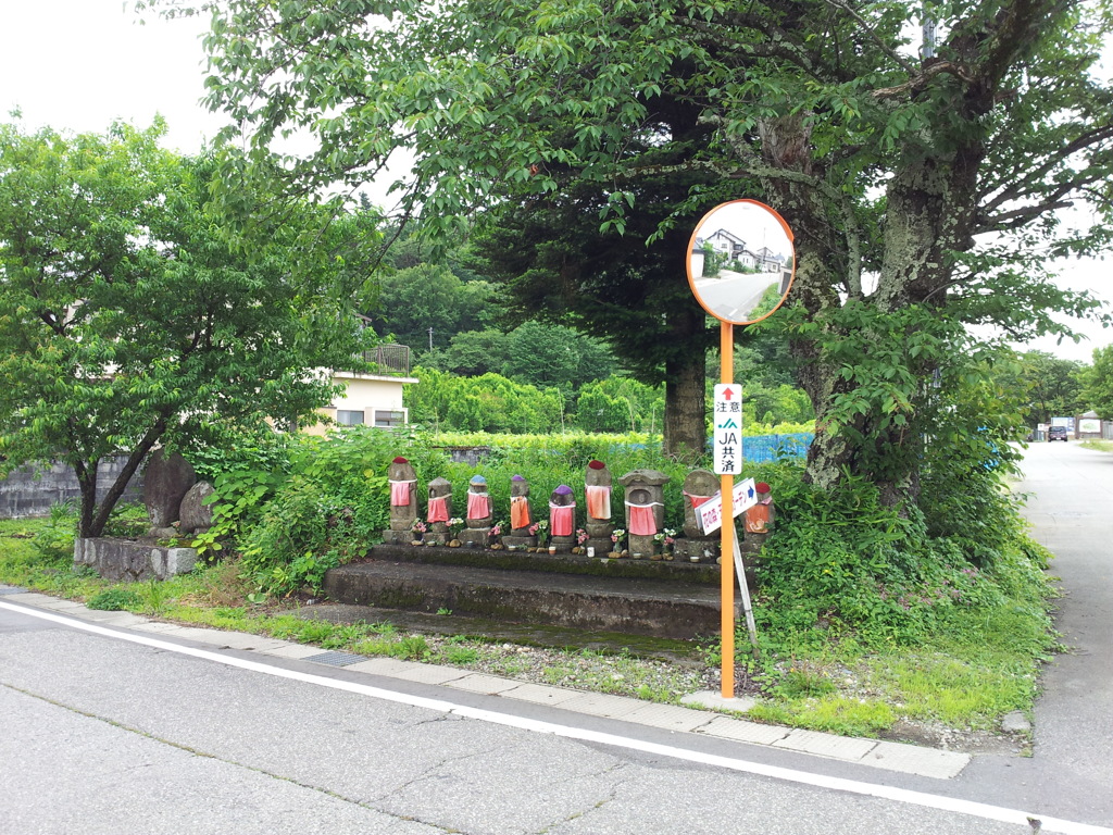 2018/06/16_花の森・天神山ガーデン入口の石像群