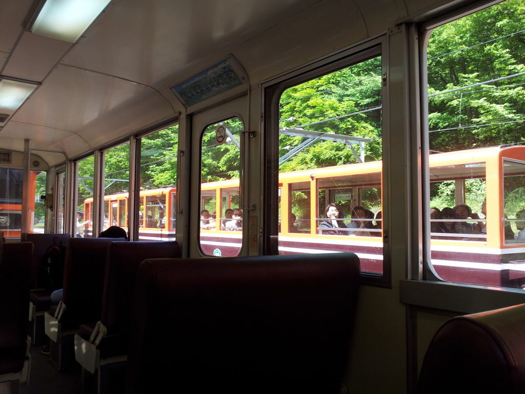 2017/05/20_欅平〜宇奈月間 対向車とすれ違う