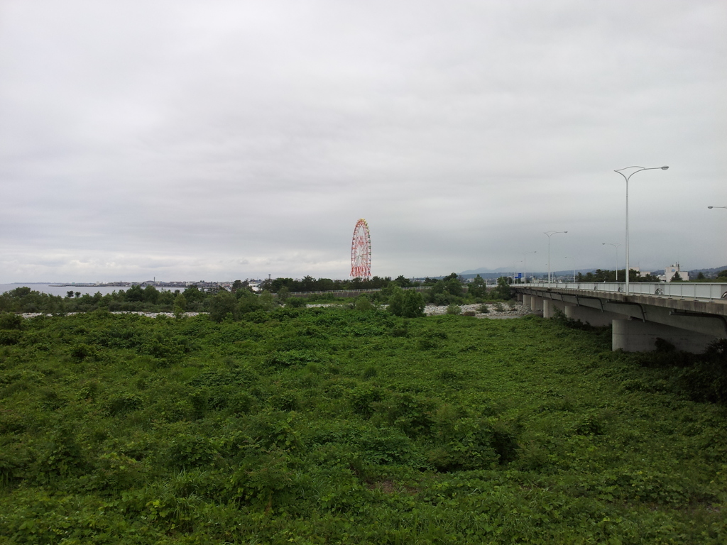 2018/06/16_早月川左岸からミラージュランドを望む