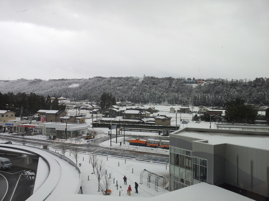 2017/12/12_雪の黒部宇奈月温泉駅前