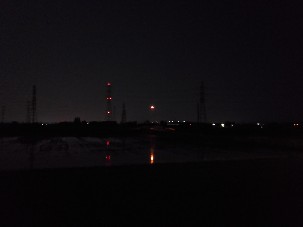 2018/04/29_夜の田んぼの中の小さな橋