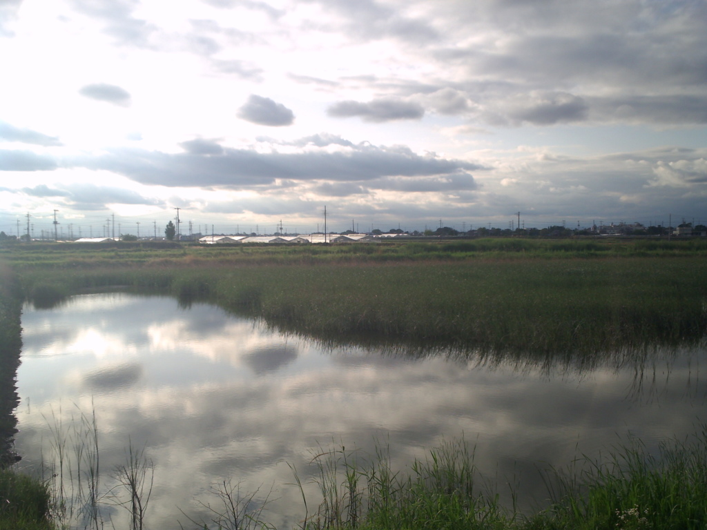 2017/05/14_溜め池に雲