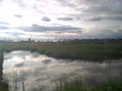 2017/05/14_溜め池に雲