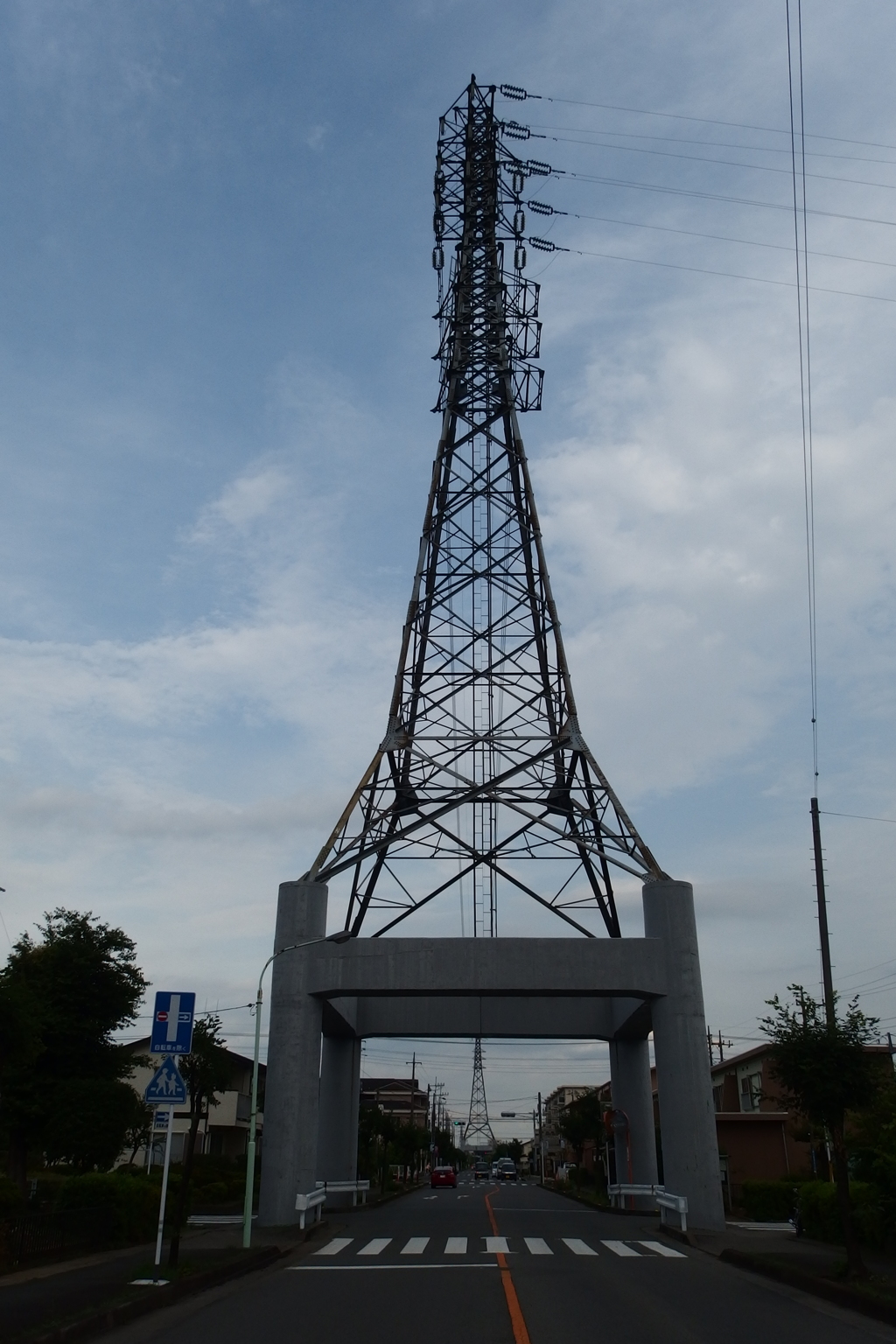 2015/06/20_道を跨ぐ鉄塔