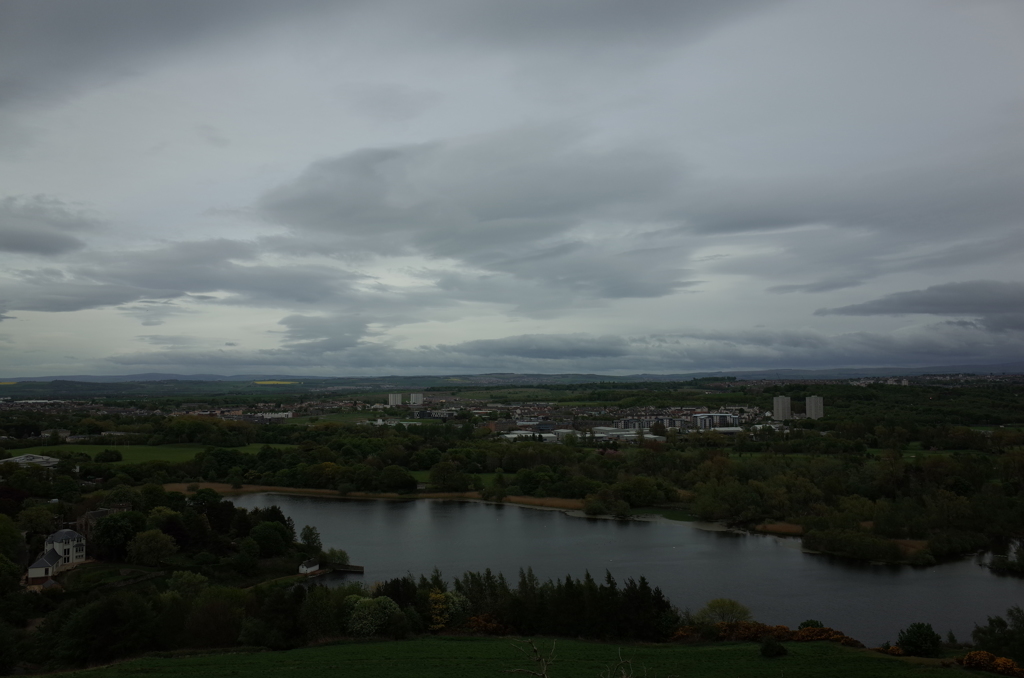 2016/05/20_クィーンズ・ドライブからダディングストン湖を望む