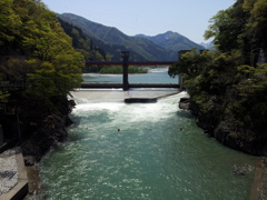 2018/04/21_愛本橋から黒部川上流を望む