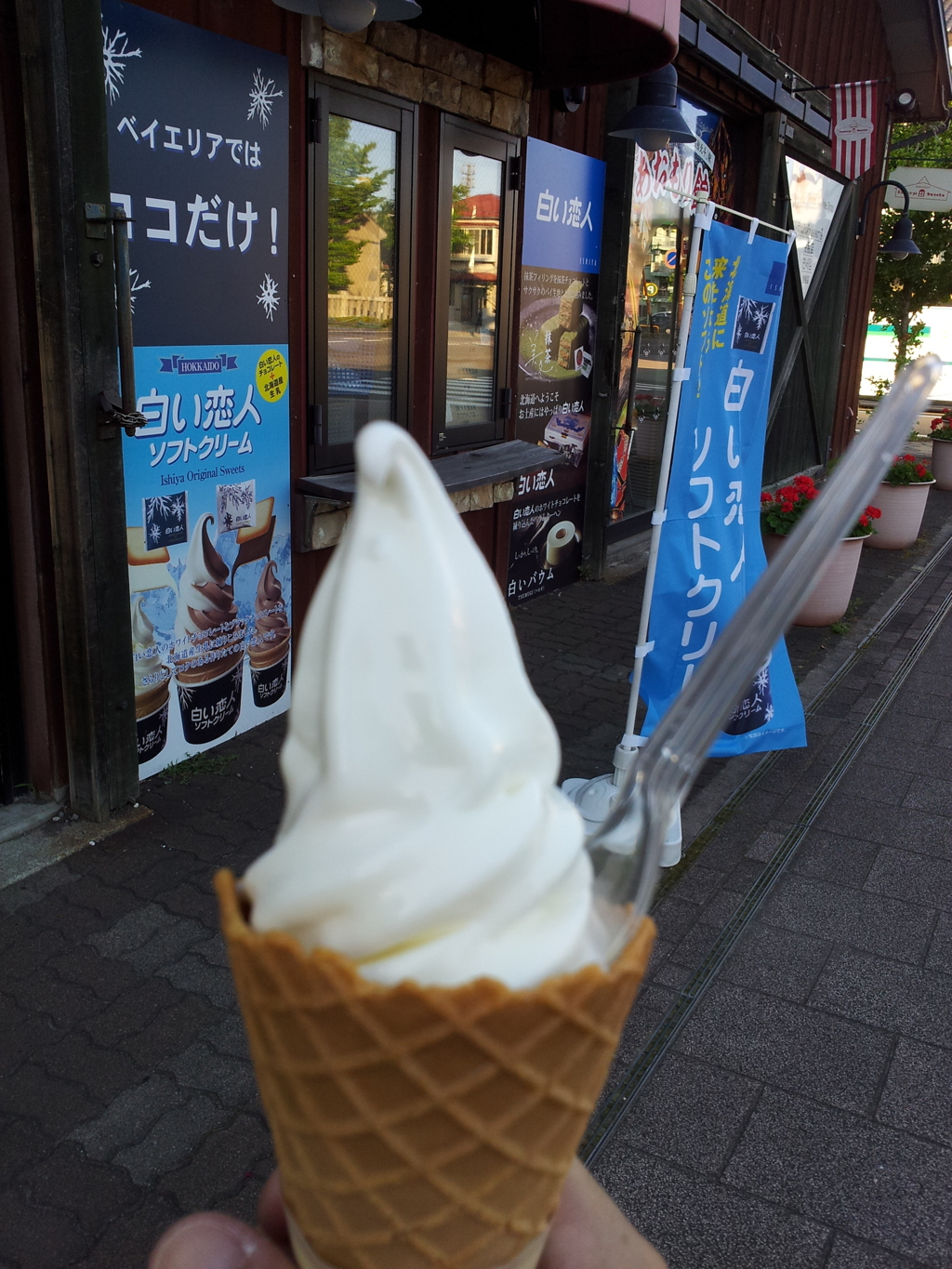 2016/08/12_ルサマーヤ・スイーツにて白い恋人ソフトクリーム