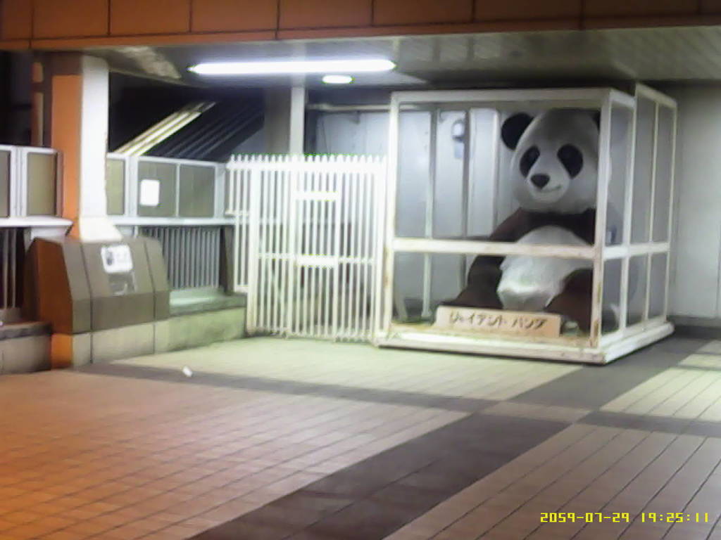 2015/12/09_上野駅のジャイアントパンダ