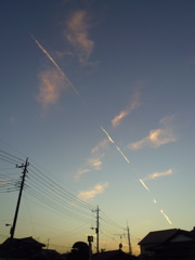 2016/10/15_夕空に飛行機雲