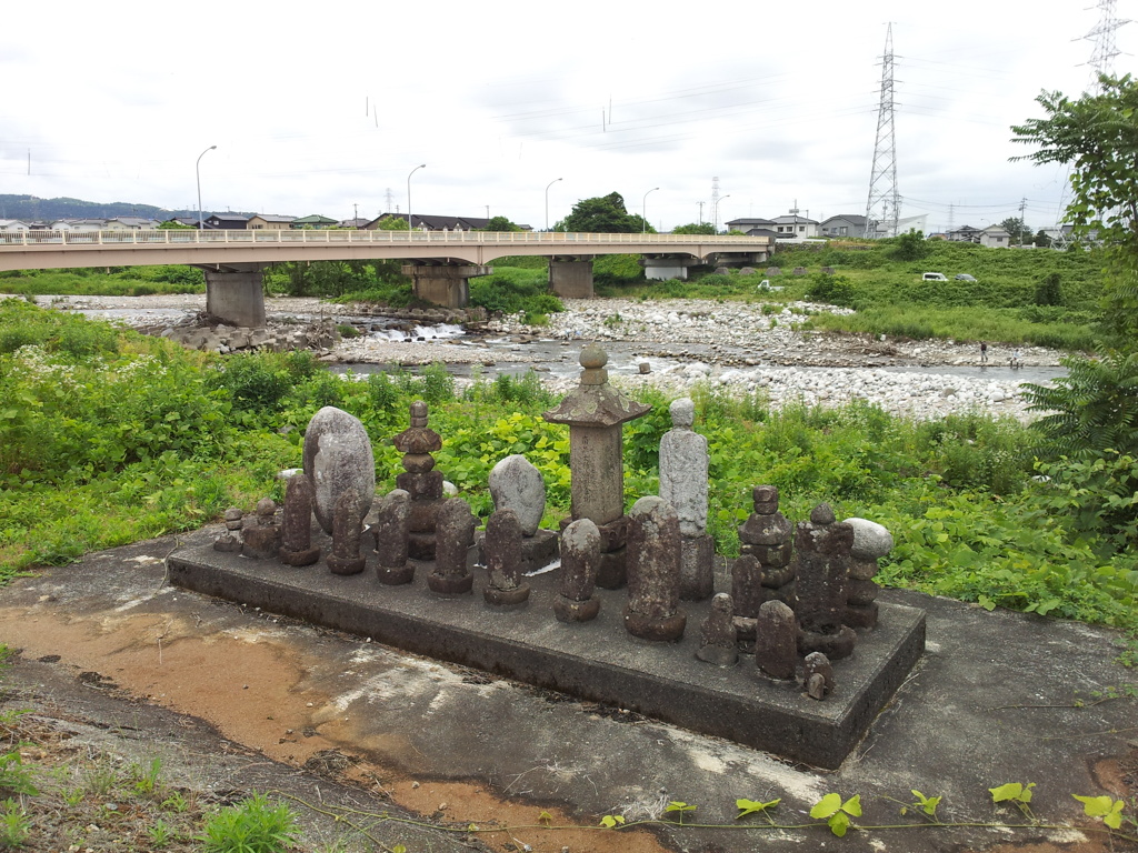 2018/06/16_片貝川河畔の石像群